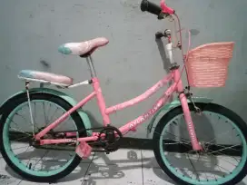 Dijual sepeda mini ATLANTIS masih bagus ban masih tebal tinggal pakai