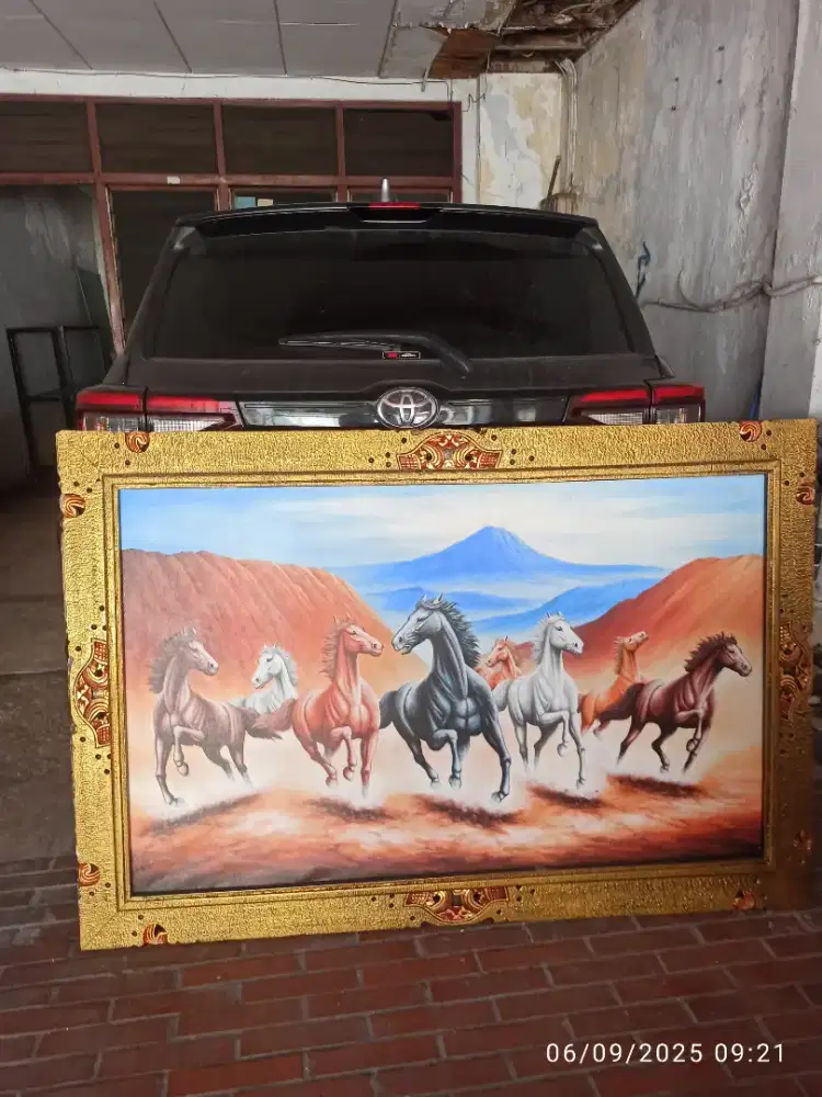 Hiasan dinding besar