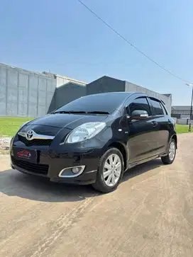 Toyota Yaris 1.5 E 2011 Automatic ( Hitam Metalik )