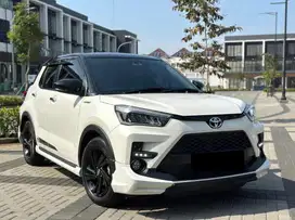 (KM 18 RIBU) TOYOTA RAIZE 1.0 TURBO TSS GR SPORT PUTIH TWO TONE 2021