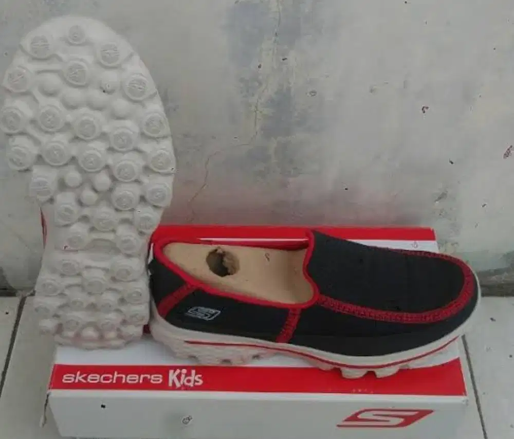 Skechers anak size 33 lengkap dus