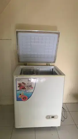 LEMARI PEMBEKU FREEZER BOX DAST