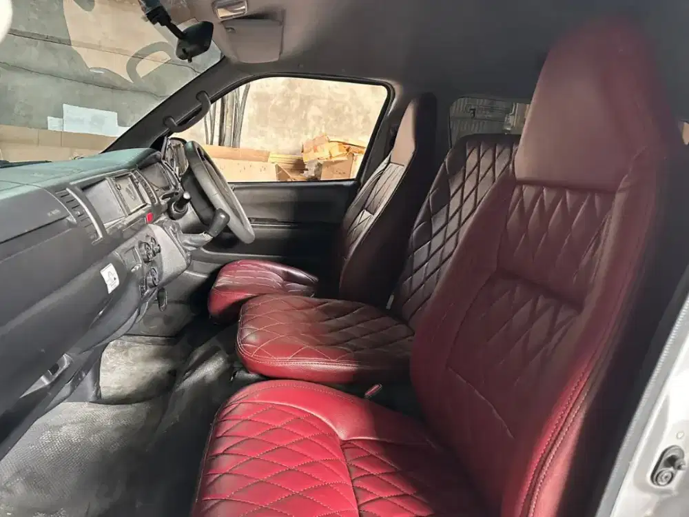 Hiace 2.5 MT Commuter Diesel