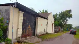 GUDANG DI KELURAHAN JABON, MOJOANYAR, MOJOKERTO