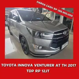 TOYOTA INNOVA VENTURER AT TH 2017 BENSIN