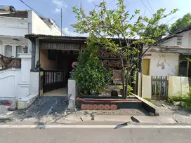 Rumah Strategis Dekat Stadion Manahan di Solo