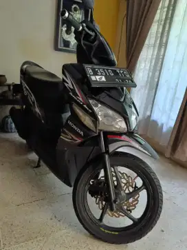 Bismilah..djual Vario karbu ..srt lengkap 6jt nego