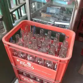 Dijual kerat/krat Teh Botol Sosro & S-Tee beserta botol belingnya