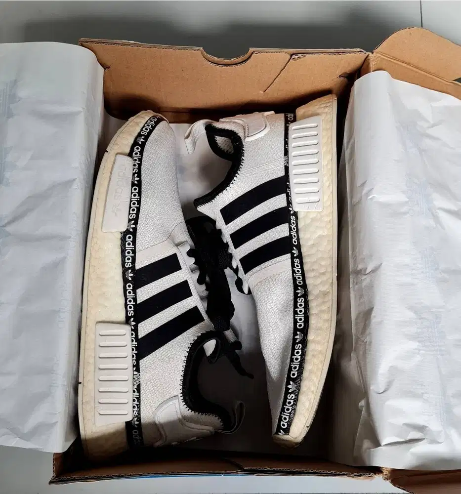 ADIDAS NMD R1 White-Black ORIGINAL 43 1/3