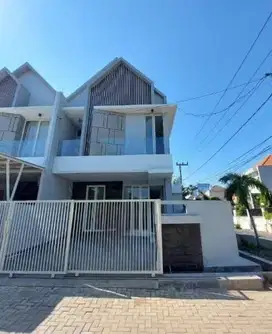 Rumah Manyar Tompotika dekat Galaxy Mall, Klampis, Pakuwon City (DND)