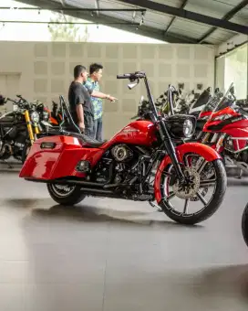 Harley Davidson FLHTRC Road King Red Custom 2010