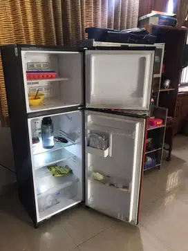 Kulkas aqua 2 pintu