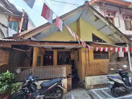 RUMAH TUA HITUNG TANAH DI UTAN KAYU MURAH