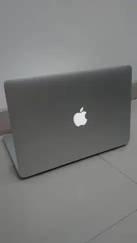 Macbook air 2015 core i5 ram 4/128 13 inch