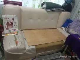 Dijual lipat sofa bekas, bisa dijadiin tempat tidur