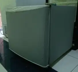 Kulkas mini Toshiba