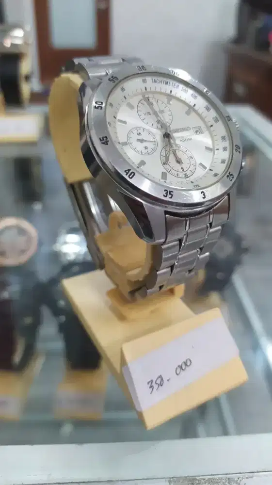 Dijual jam tangan merk Seiko Chronograph 100 meter