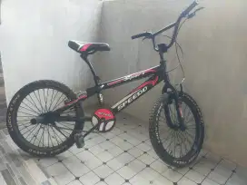 Sepeda BMX 20 inchi