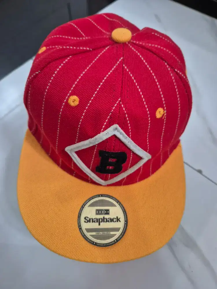 Topi Snapback Warna Merah Kuning