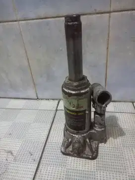 dongkrak 2 ton masih bagus berfungsi