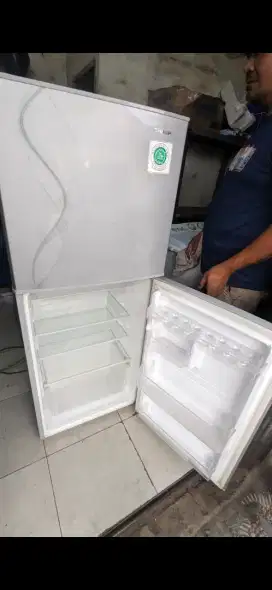 Kulkas 2 pintu normal no kendala merk SHARP
