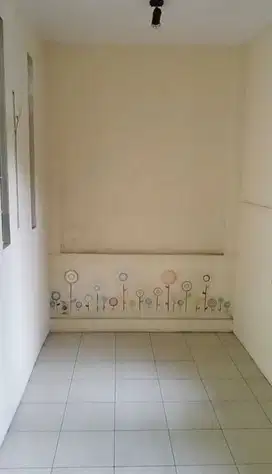 Dijual Rumah Ex-Kantor 1,5 Lantai Siap Huni Lokasi  di Sayap Lengkong