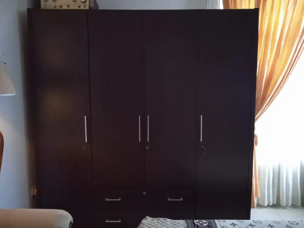 Lemari pakaian custom