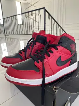 Air Jordan AJ 1 Mid Black Red