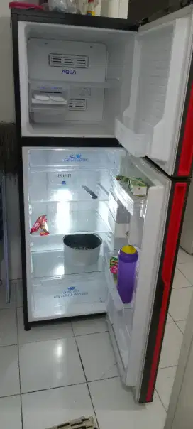 Kulkas 2 pintu merk Aqua