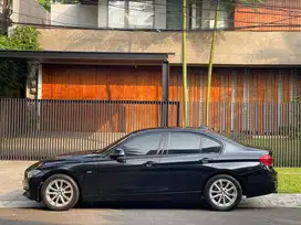 TERMURAH BMW f30 320i SPORT LCI AT 2017 HITAM FULLSET PAJAK PANJANG
