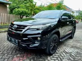 TOYOTA FORTUNER VRZ 2.4 TRD 2020 AT