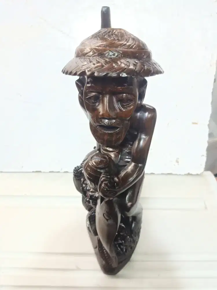 Patung kayu ukir jaduel