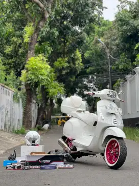 (modif 20 jt) vespa sprint justin bieber km 500 incl helm dan box