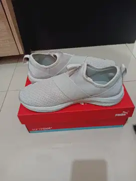 Sepatu wanita Puma size 39