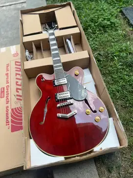 Gretsch G2622 Streamliner Centre Block with V-Stoptail in Walnut Satin