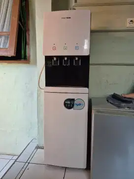 Dispenser merk Polytron 3kran galon bawah