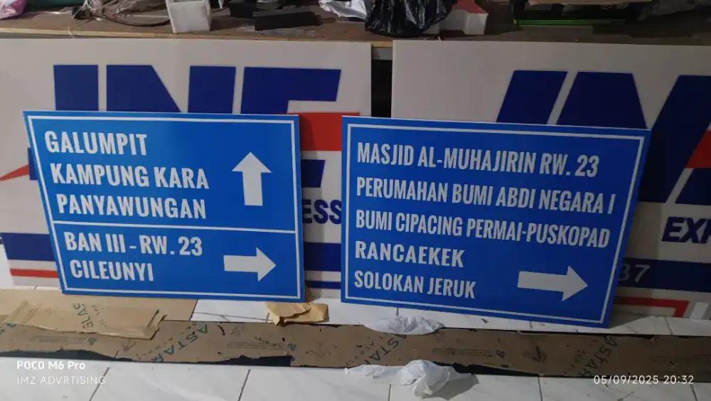 Papan nama petunjuk arah