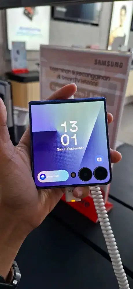 Samsung Galaxy Z Flip 7 512 GB Garansi 2 tahun Human Eror