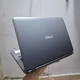 Laptop Asus RAM 8GB SSD 256GB Intel Masih Bagus Silver 14 inch