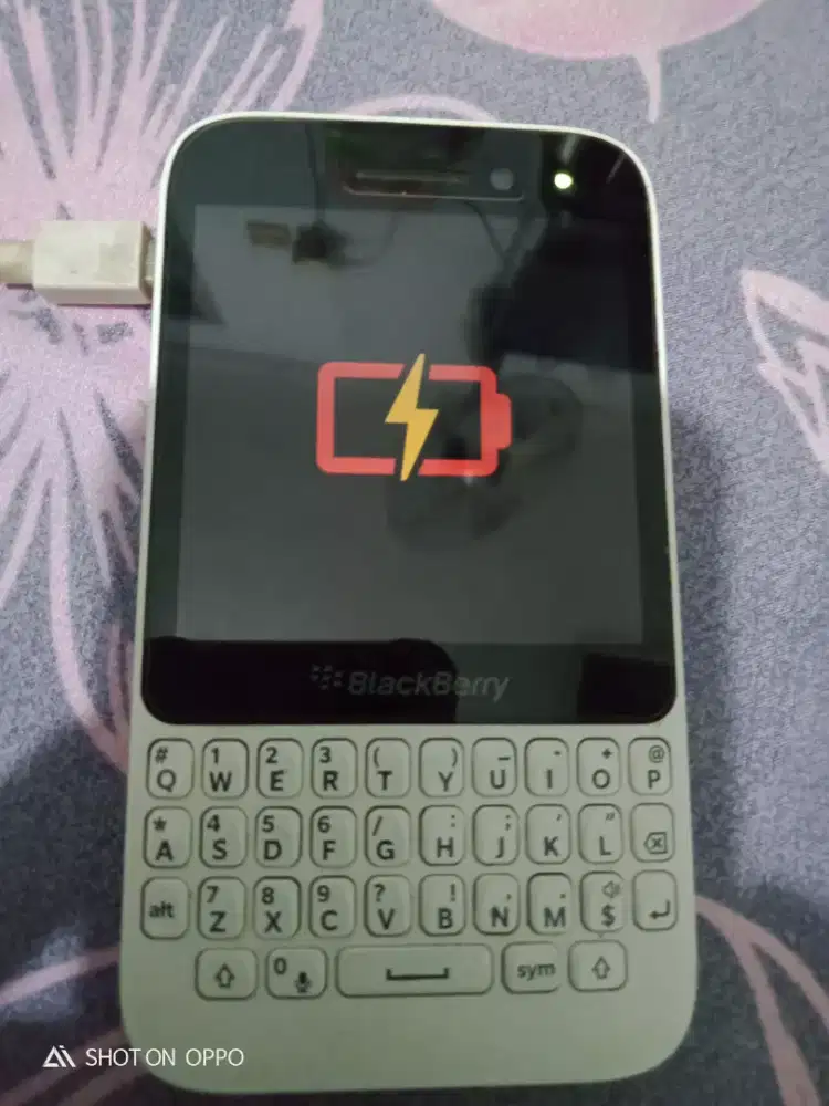Jual aja nih blackberry Q5 apa kl g salah fisik msh mulus minta sofer