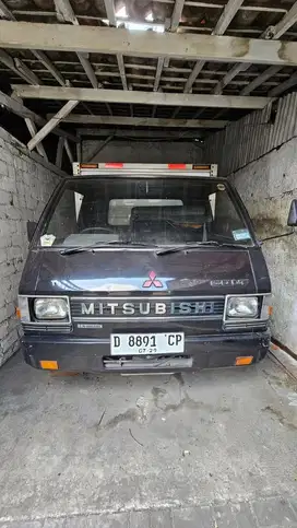 Mitsubishi L300 2004 Box