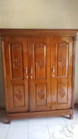 Ukir anggur lemari kayu jati pintu 3 bekas bogor