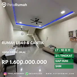 Dijual rumah luas dan cantik gang bidan jalan bilal dan jemadi