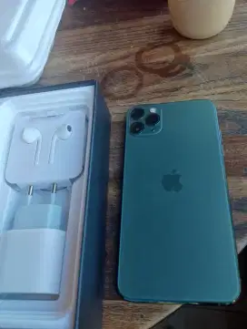 Iphone 11 pro max 256gb di jual azaaa