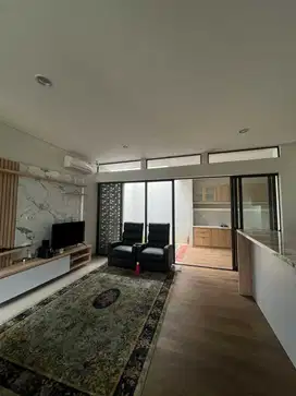 Dijual Rumah Cantik Semi Furnish Cluster Flora di Summarecon