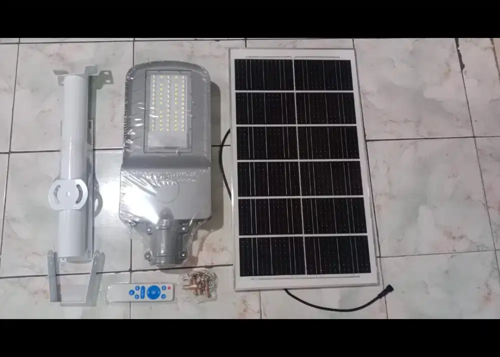 Lampu Penerang jalan panel surya.