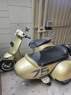 Vespa primaver anniv 75 th 2021 with sespan scooter 99