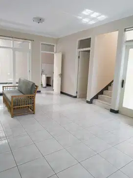 SEWA BAGUS RUMAH SEMIFUNRISHED DI MEKARWANGI BANDUNG