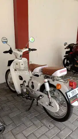Motor Antik C70 Sipitung Basik Star