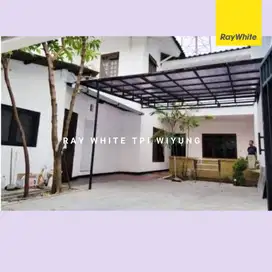 Dijual rumah simpang darmo permai surabaya